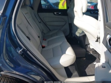 Volvo XC60 II Crossover T5 250KM 2018 Volvo XC 60 T5 Momentum 2018 2.0 Benzyna 250KM, zdjęcie 12