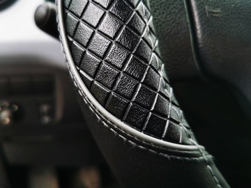 Pokrowiec na kierownice Opel Astra Corsa Mokka Insignia Zafira Czarny Prem