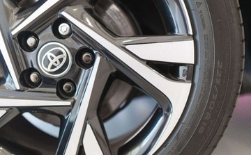 Toyota C-HR I Crossover Facelifting 1.8 Hybrid 122KM 2023 Toyota C-HR 1.8 Hybrid Style 1.8 Hybryda 122KM, zdjęcie 29