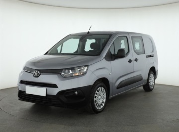 Toyota Proace City Furgon Standard 1.5 D-4D 102KM 2021 Toyota ProAce City 1.5 D4-D L2, CrewCab, 5 miejsc, zdjęcie 1