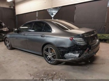 Mercedes Klasa E W213 2020 Mercedes-Benz Klasa E 2020 MERCEDES-BENZ E 350 4MATIC 2.0 Benzyna 255KM, zdjęcie 2