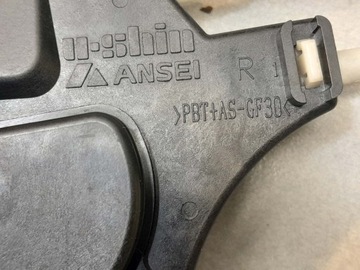 MITSUBISHI COLT VI 5D ZÁMEK DVEŘE PŘEDNÍ PRAVÝ