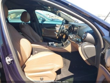 Mercedes Klasa E W213 2019 Mercedes-Benz Klasa E 2019 Mercedes-Benz E-Class E 300 RWD Sedan 2.0 241KM, zdjęcie 6