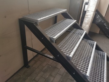 Лестница Csystem, отдельно стоящие ступени 90х24см, оцинкованные, с решеткой Wema