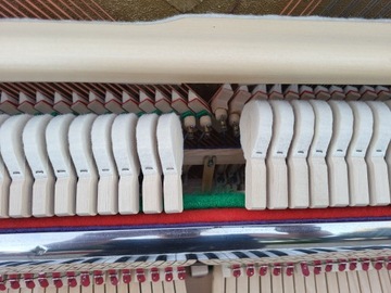 Чешское пианино Petrof M114, модель Scholce, из сатинированного белого дуба