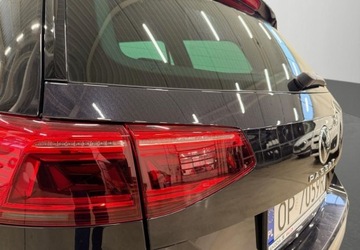 Volkswagen Passat B8 Variant Facelifting 2.0 TDI SCR 150KM 2022 Volkswagen Passat Unikatowe wyposazenie - Masaze - 4 kamery - LED Matrix -, zdjęcie 9