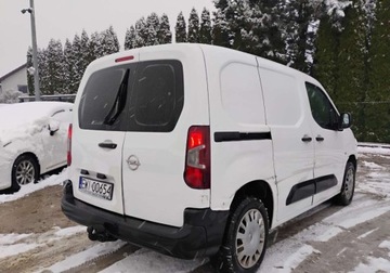 Opel Combo E Kombivan 1.5 Diesel 102KM 2019 Opel Combo 2019r, 1.5 Diesel. Delikatnie przetarty prawy bok. Jezdzi. 1.5, zdjęcie 4