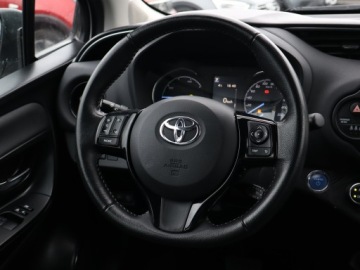 Toyota Yaris III Hatchback 5d Facelifting 2017 1.5 Hybrid 100KM 2018 Toyota Yaris 1.5 Hybrid, Salon Polska, Automat, zdjęcie 19