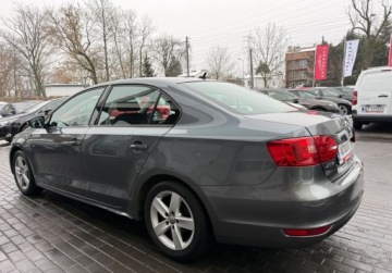Volkswagen Jetta VI Sedan 1.2 TSI 105KM 2013 Volkswagen Jetta Salon Polska. Serwis ASO Czujniki 1.2 Benzyna 105KM, zdjęcie 27