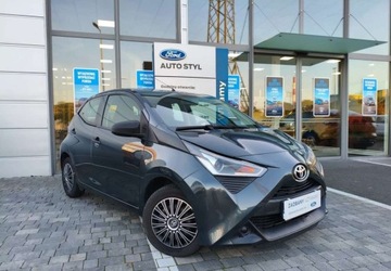 Toyota Aygo II Hatchback 3d Facelifting 1.0 VVT-i 72KM 2019 Toyota Aygo Toyota Aygo 1.0 VVT-i Black Edition Benzyna 72KM