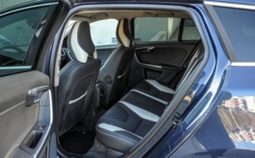 Volvo V60 I Kombi 2.0 D3 163KM 2011 Volvo V60 2,0d 163KM Bezwypadkowy R-Design 2.0 Diesel 163KM, zdjęcie 7