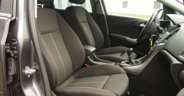 Opel Astra J Sports Tourer 1.6 Turbo ECOTEC 180KM 2011 Opel Astra 1,6TurboBenzyna NAVI Ksenon Alu 17 Niski Udokumentowany Przebieg, zdjęcie 6