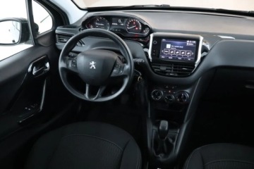Peugeot 208 I Hatchback 5d Facelifting 1.2 PureTech 82KM 2017 Peugeot 208 1.2 PureTech, Navi, Klima, zdjęcie 6
