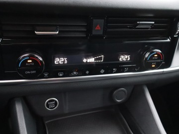 Nissan Qashqai III Crossover 1.3 DIG-T MHEV 158KM 2022 Nissan Qashqai 1.3 DIG-T MHEV, Salon Polska, zdjęcie 15