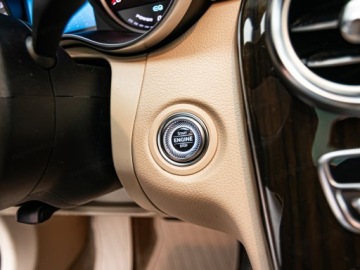 Mercedes Klasa C W205 Coupe Facelifting 2.0 300 258KM 2019 MERCEDES-BENZ C Klasa C 300 9G-TRONIC 2.0 258KM 2019, zdjęcie 17