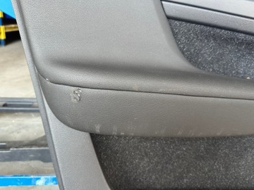 TAPICERKA,BOCZEK DRZWI LEWY PRZÓD VOLVO XC40