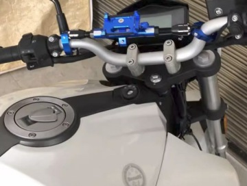 ПОПЕРЕЧИНА РУЛЯ 22 ММ С ДЕРЖАТЕЛЕМ ДЛЯ ТЕЛЕФОНА