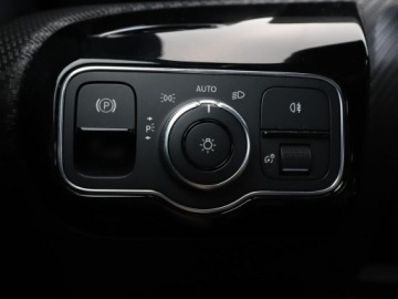 Mercedes Klasa A W177/V177 Hatchback Plug-In 1.3 250e 218KM 2021 Mercedes A 250 FV23 pHEV led automat virtual navi, zdjęcie 35