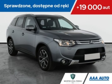 Mitsubishi Outlander III SUV Facelifting 2.2 DOHC DI-D 150KM 2014 Mitsubishi Outlander 2.2 DI-D, Salon Polska, 4X4