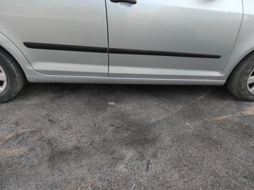 VW GOLF V PLUS LA7W PRÓG PRAWY ZE SŁUPKIEM