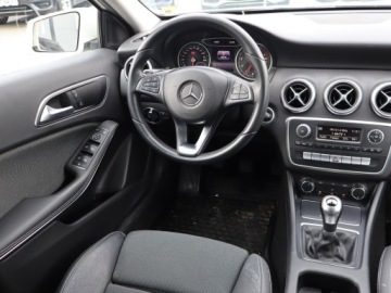 Mercedes Klasa A W176 Hatchback 5d Facelifting 180 122KM 2016 Mercedes A A 180, Salon Polska, 1. Właściciel, zdjęcie 6