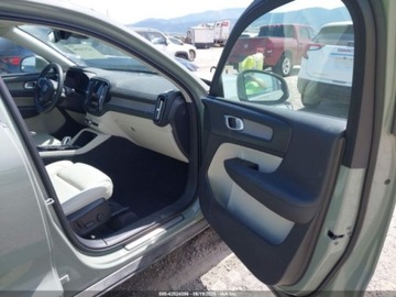 Volvo XC40 2023 Volvo XC 40 B5 Plus Bright Theme 2023 2.0l 2.0 Benzyna 247KM, zdjęcie 10