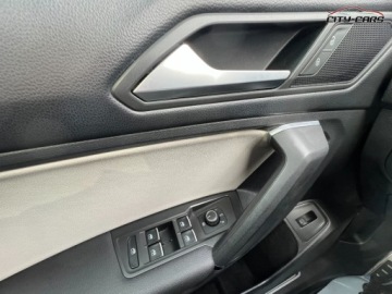 Volkswagen Tiguan II 2019 Volkswagen Tiguan R-line 7 Osobowy Benzyna 2.0 - 203KM Automat Servis, zdjęcie 24