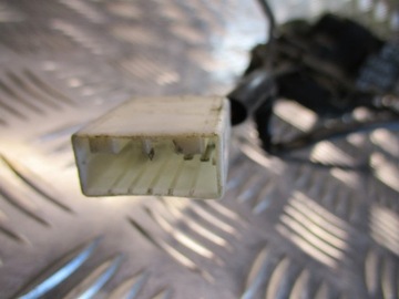 ZÁMEK DVEŘE PRAVÝ PŘEDNÍ MAZDA XEDOS 6 2.0 V6