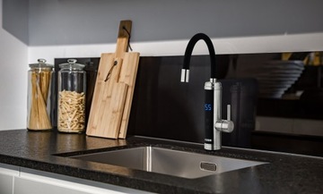 Проточный электрический водонагреватель Noveen IW955 аккумуляторный 3600Вт до 55 градусов