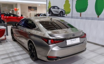 Lexus ES VII (XV70) Sedan Facelifting 300h 218KM 2024 Lexus ES 300h F Sport Dign 2.5 Hybryda 218KM, zdjęcie 4