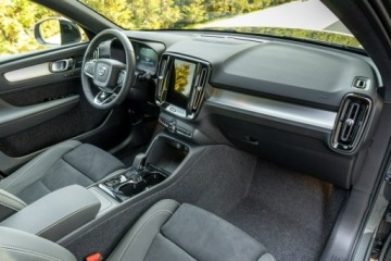 Volvo XC40 Crossover Facelifting 2.0 B3 163KM 2026 Volvo XC 40 Plus Dark B3 Mild Hybrid Benzyna, zdjęcie 8