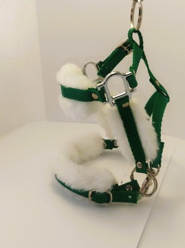 Недоуздок для лошади-любителя А4 с меховым зеленым поводком и поводьями