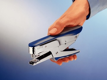 Oryginalny Zszywacz LEITZ Metalowy Niebieski Mocny