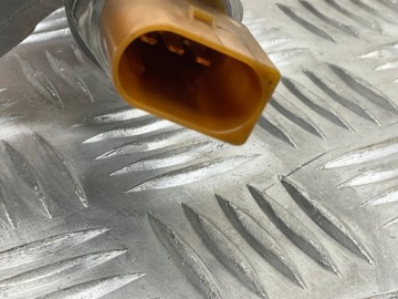 2011 Volkswagen Tiguan Топливный распределитель 03L089M