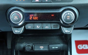 Kia Stonic I Crossover Facelifting 1.0 T-GDI 100KM 2023 Kia Stonic 1.0 R-GDI 100KM L Business Line Salon PL Serwis ASO 1 wl. Kamera, zdjęcie 18