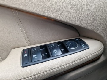 Mercedes Klasa E W212 Limuzyna 250 CGI BlueEFFICIENCY 204KM 2010 Mercedes E 250 CGI Elegance Automat Navi Skóry, zdjęcie 37