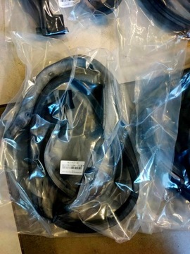 Uszczelki Mercedes C123 zestaw 5szt Nowe OEM