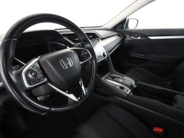 Honda Civic X Sedan 4d 1.6 i-DTEC 120KM 2018 Honda Civic automat klima auto navi grzane fotele, zdjęcie 13