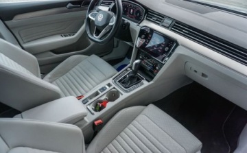 Volkswagen Passat B8 Variant Facelifting 2.0 TDI SCR 200KM 2022 Volkswagen Passat Volkswagen Passat Elegance 2.0TDI 200KM DSG 2.0 Diesel, zdjęcie 35