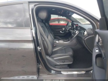 Mercedes GLC C253 2021 Mercedes-Benz GLC 2021 MERCEDES-BENZ GLC 300 4MATIC COUPE 2.0 Benzyna 255KM, zdjęcie 5