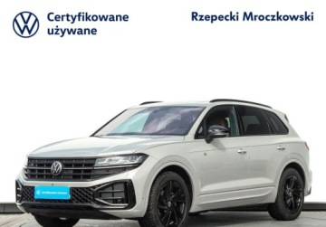 Volkswagen Touareg III SUV 3.0 V6 SCR TDI 286KM 2023 Volkswagen Touareg 3.0 286KM V6 TDI 4Motion R-Line Dach panoramiczny Hak N