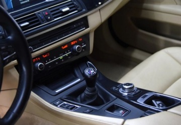 BMW Seria 5 F10-F11 Touring 520d 184KM 2012 BMW Seria 5 Kombi_HAK_Skory_Podgrzewane fotele_Nawigacja_ 2.0 Diesel 184KM, zdjęcie 17