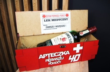 Забавный подарок на 40-летие - аптечка первой помощи