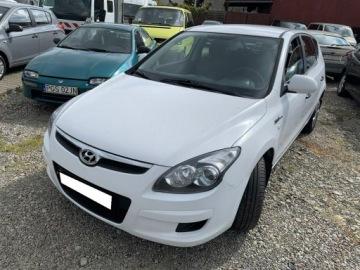 Hyundai i30 I Hatchback 1.6 CRDi 90KM 2010 Hyundai i30 1,6 CRDI Blue Klima Opłacony !!!, zdjęcie 2
