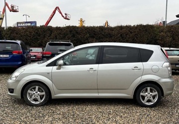 Toyota Corolla Verso AR10 2.2 D-4D 136KM 2009 Toyota Corolla Verso 2009 r. 2.2 Diesel 136KM, zdjęcie 2