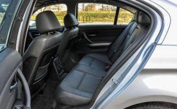 BMW Seria 3 E90-91-92-93 Limuzyna E90 325i 218KM 2008 BMW Seria 3 2,5 (218KM) Automat Bezwypadkowa Skory Sportsitze iDrive 2.5, zdjęcie 7