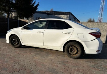 Toyota Corolla XI Sedan 1.4 D-4D 90KM 2015 Toyota Corolla TOYOTA COROLLA 1.4 D4D 1.4 Diesel 90KM, zdjęcie 4