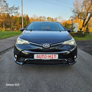 Toyota Avensis III Wagon Facelifting 2015 2.0 D-4D 143KM 2016 Toyota Avensis Kamera CofaniaNawigacjaAluminiowe FelgiSkorzana TapicerkaGw, zdjęcie 4