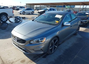 Volvo S60 II Sedan Facelifting 2.0 T6 DRIVE-E 306KM 2016 Volvo S60 2016r., T6 Drive-e R-design Platinum, 2L, od ubezpieczalni 2.0, zdjęcie 2