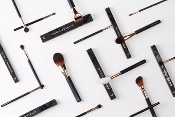 MB-19 Точная скошенная кисть для подводки глаз Many Brushes Essentials